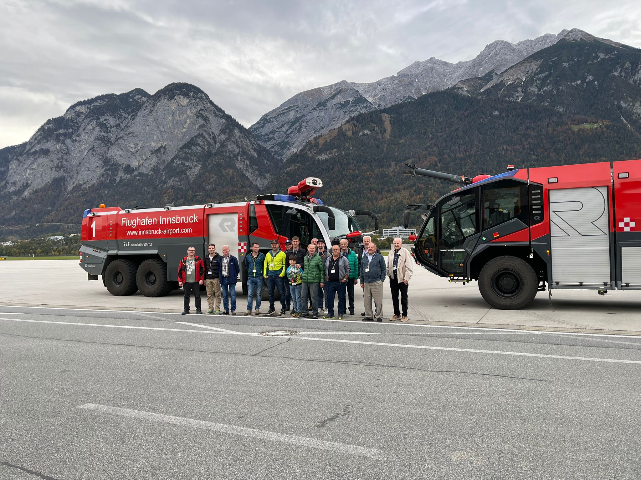 Mehr über den Artikel erfahren Reservisten besuchen die Flughafenfeuerwehr Innsbruck