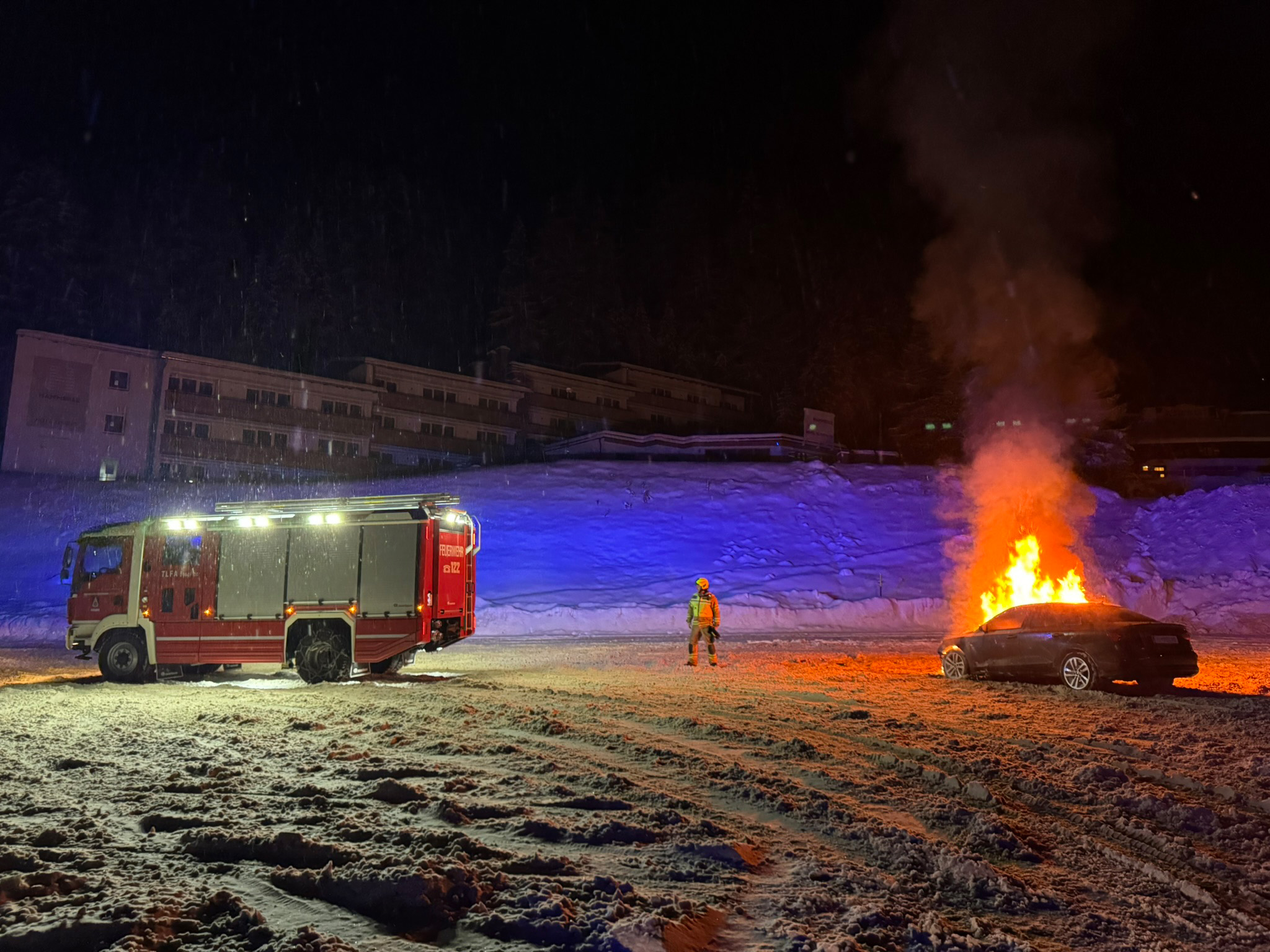 Mehr über den Artikel erfahren Fahrzeugbrand in der Axamer Lizum